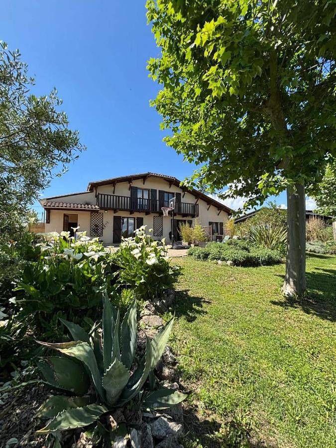 Maison de vacances pour 20 personnes, avec jardin ainsi que vue et piscine