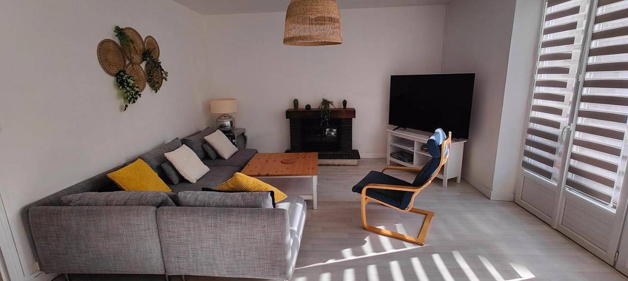Appartement entier, Logement familial spacieux, 2 chambres , grand salon in Fougères, Fougères-Vitré