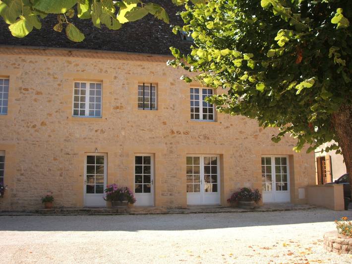 Gîte pour 8 personnes, avec piscine, adapté aux familles à Mauzac-et-Grand-Castang