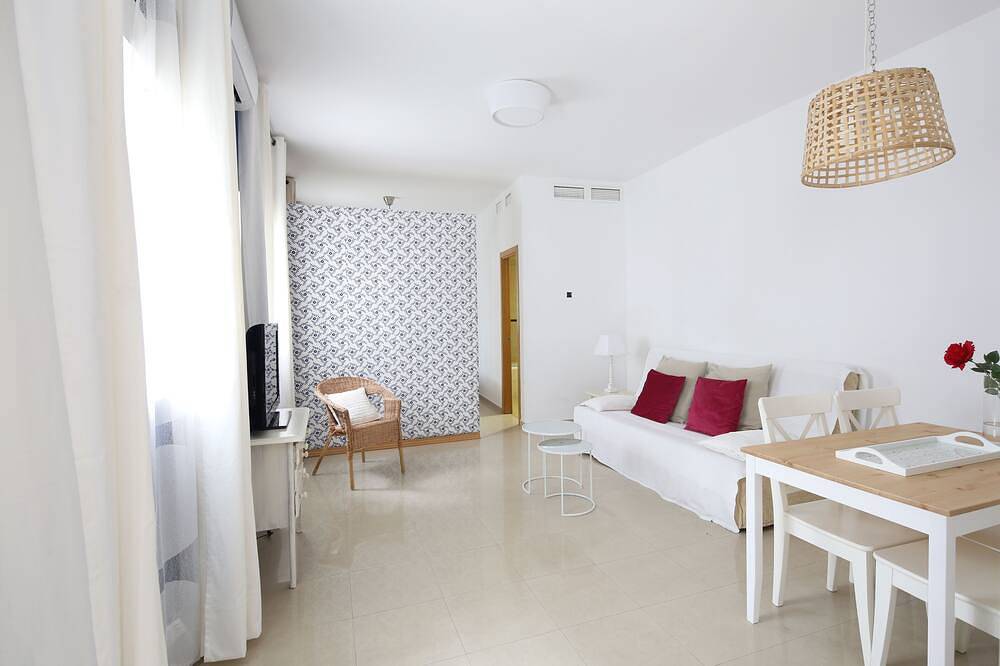 Estudio ideal para parejas con Wifi y climatización por zonas. in Casco Antiguo, Sevilla
