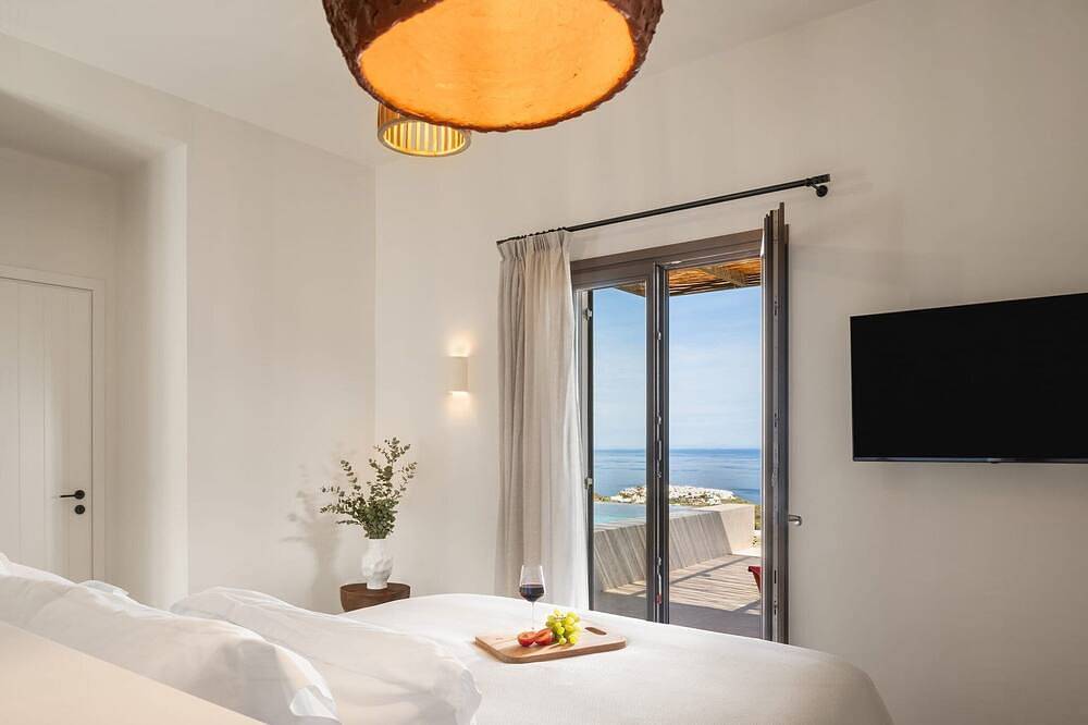 Villa Thermaia, Divine Sea Views, Private Infinity Pools, Furnished Terrace,. in Sifnos