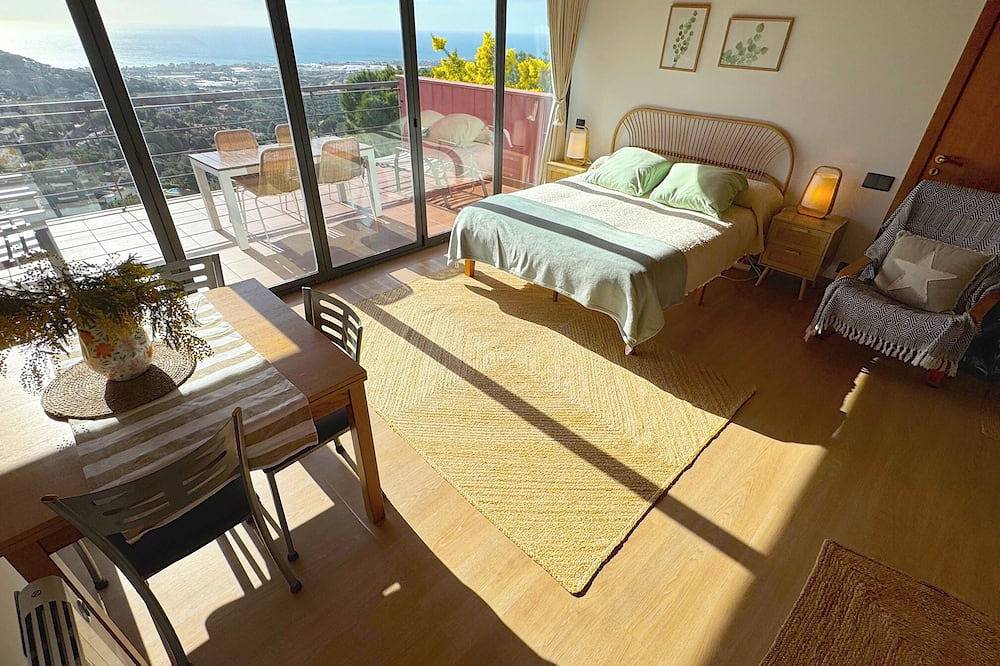Entire apartment, In Cabrils (Barcelona at 20 km). Apartment with sea view, pool and very quiet in Cabrils, Costa del Maresme