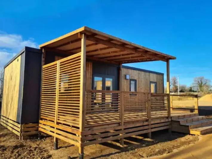 Mobil home pour 8 personnes, avec bassin pour enfant à Thégra