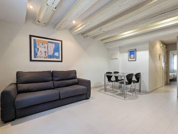 Holiday Apartment for 2 People in Ciutat Vella, Barcelona, Photo 1