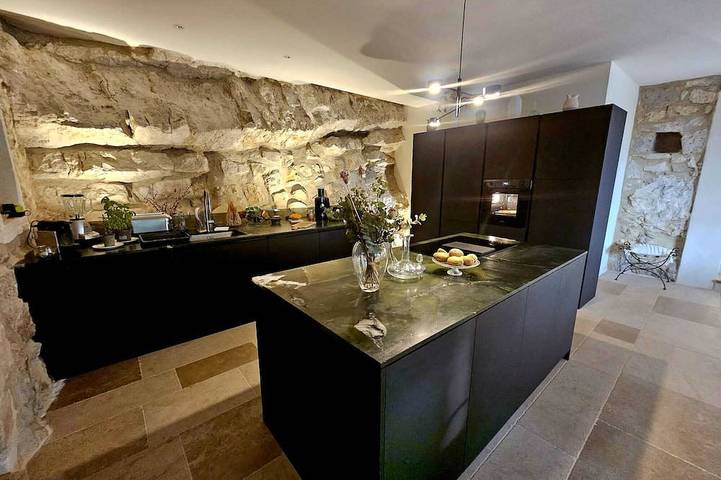 Superbe Mas de 1781 au Coeur des Alpilles, vue sur le Chateau, Luxe & Calme in Les Baux-de-Provence, Region de Arles