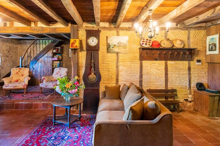 Charming house with jacuzzi, private terrace, garden, and Wi-Fi in Arcangues in Arcangues, Bayonne region