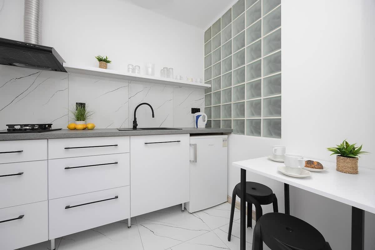 Ganze Wohnung, Apartment with 2 Bedrooms in Wola | Workspace in Warschau, Masowien