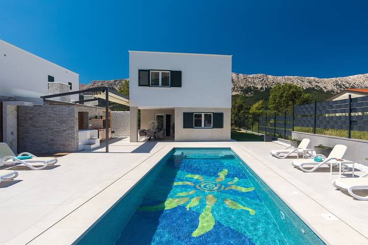 Villa für 10 Personen, mit Pool und Balkon/Terrasse in Baska