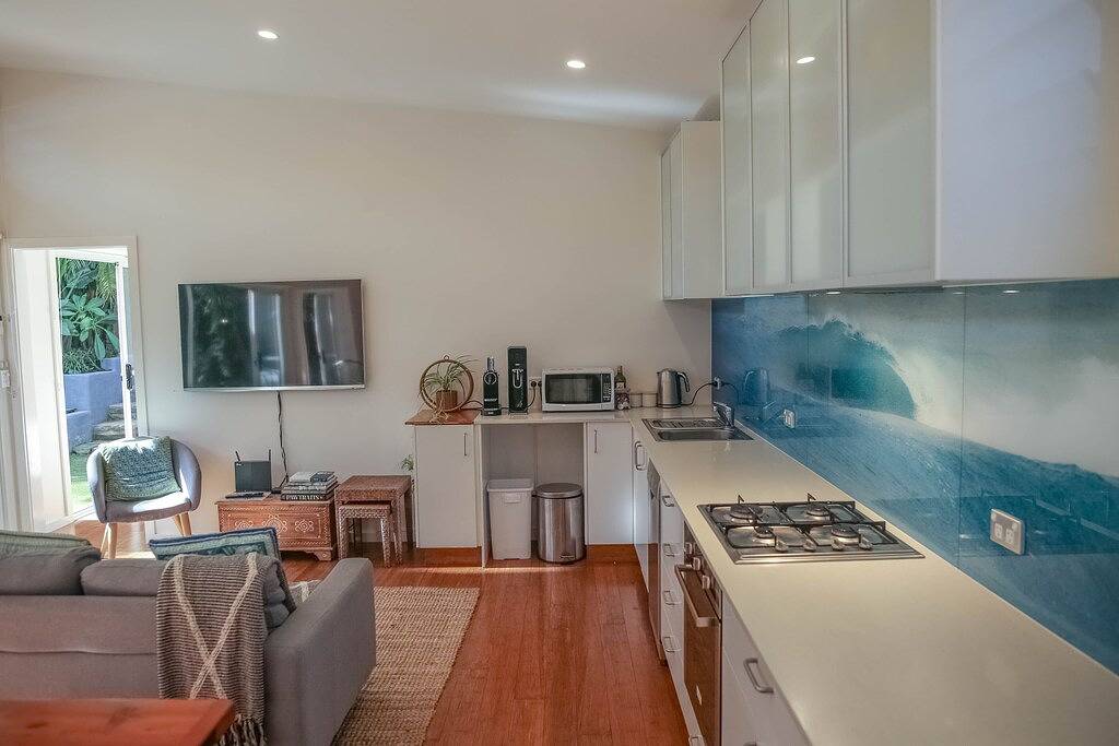 Sunny and modern villa located 5 mins walk from Avalon Beach! in Sydney, New South Wales