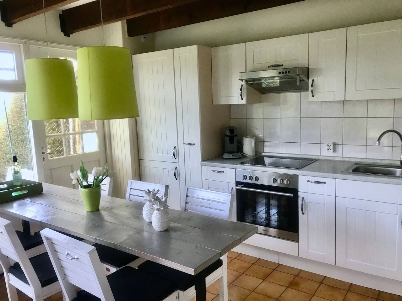 Gemütliches Vier-Personen-Bungalow mit Überdachung in Stavenisse, Niederländische Nordsee