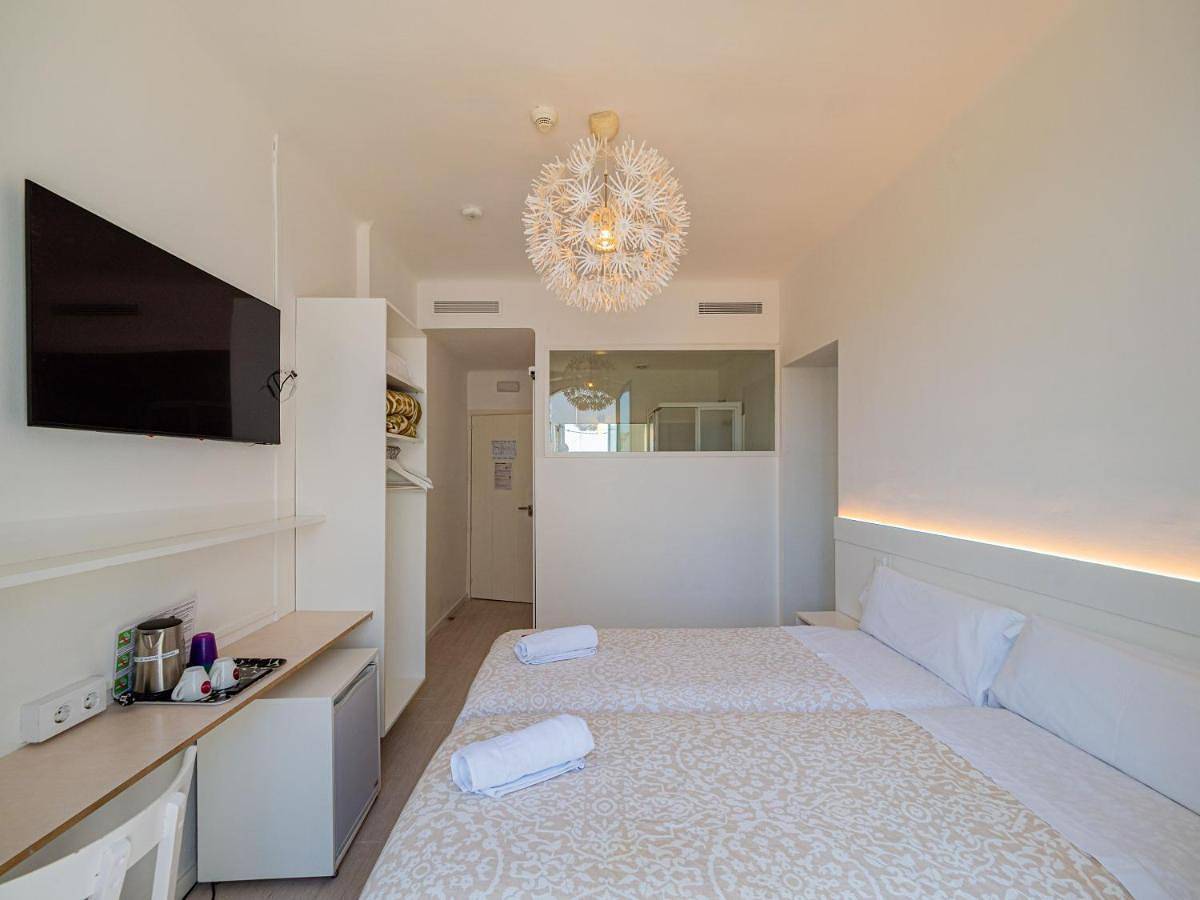 Hostal Marina Cadaqués in Platja del Port d'Alguer (Cadaques), Cadaqués