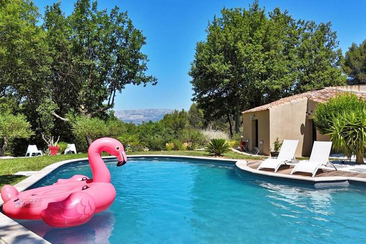 Appartement de vacances pour 2 personnes, avec balcon ainsi que jardin et piscine