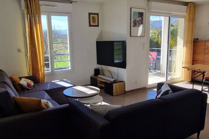 Gîte pour 4 personnes, avec jardin et balcon à Prévessin-Moëns