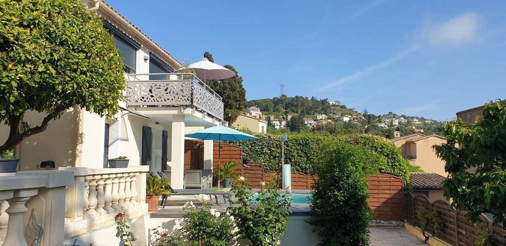 Gîte pour 2 personnes, avec vue ainsi que jardin et piscine à La Turbie - 3
