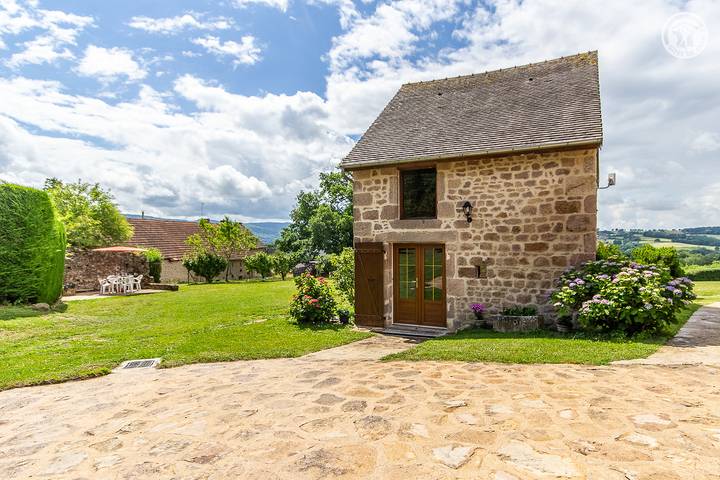 Gîte pour 2 personnes, avec Terrasse ainsi que Jardin et Piscine