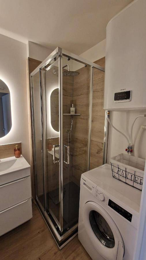 Gîte pour 4 personnes, avec vue ainsi que jardin et terrasse dans Arenes De Nimes - 4