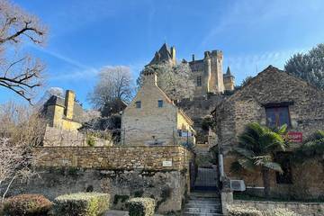 Gîte pour 2 personnes, avec jardin dans Château de Montfort