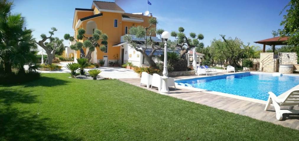 Casa vacanza per 10 persone, con piscina e giardino nonché panorama - 1