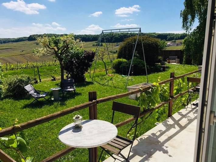 Location de vacances pour 7 personnes, avec Balcon ainsi que Terrasse et Vue à Cramant