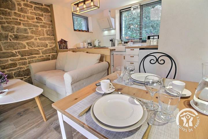 Gîte pour 2 personnes, avec terrasse ainsi que vue et jardin