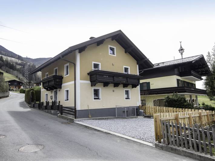 Ferienhaus für 9 Personen, mit Ausblick und Garten