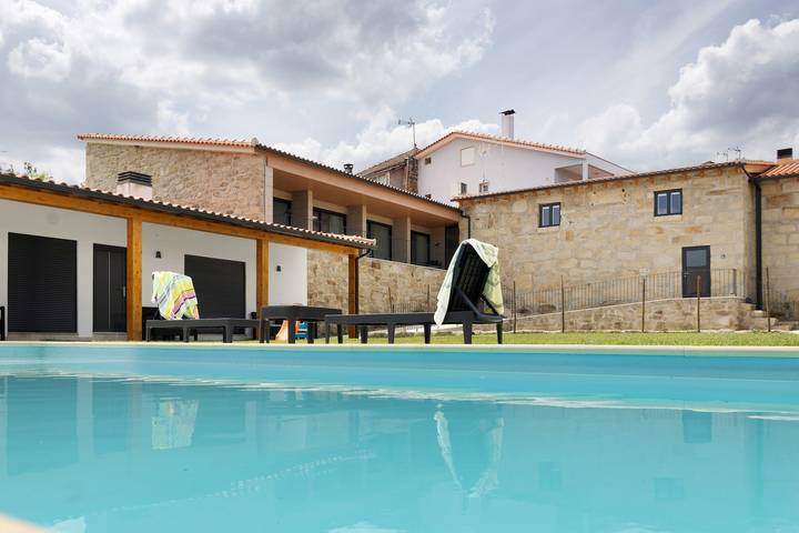 Casa de férias para 16 pessoas, com Varanda e Jardim e ainda Piscina infantil no Região Norte