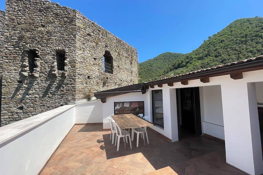 Apartamento entero, Casa Castello Sleeps 5 Isolabona Italy Sun Terrace Free Wifi in Isolabona, Alpes Ligures