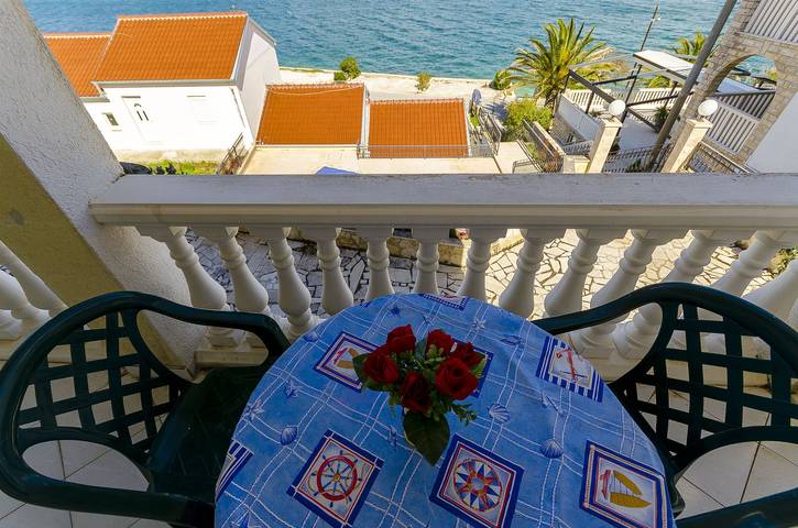 Apartament wakacyjny dla 3 osób, z Balkon i Basen w Arbanija