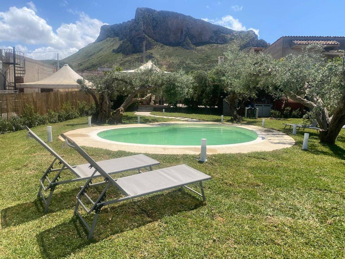 Villa Otto Ulivi con Piscina Privata in Terrasini, Provincia di Palermo