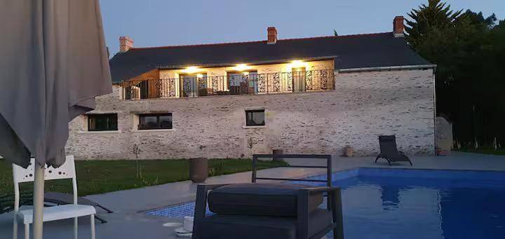 Location de vacances pour 12 personnes, avec piscine ainsi que jardin et vue, animaux acceptés à Les Ponts-de-Cé - 2