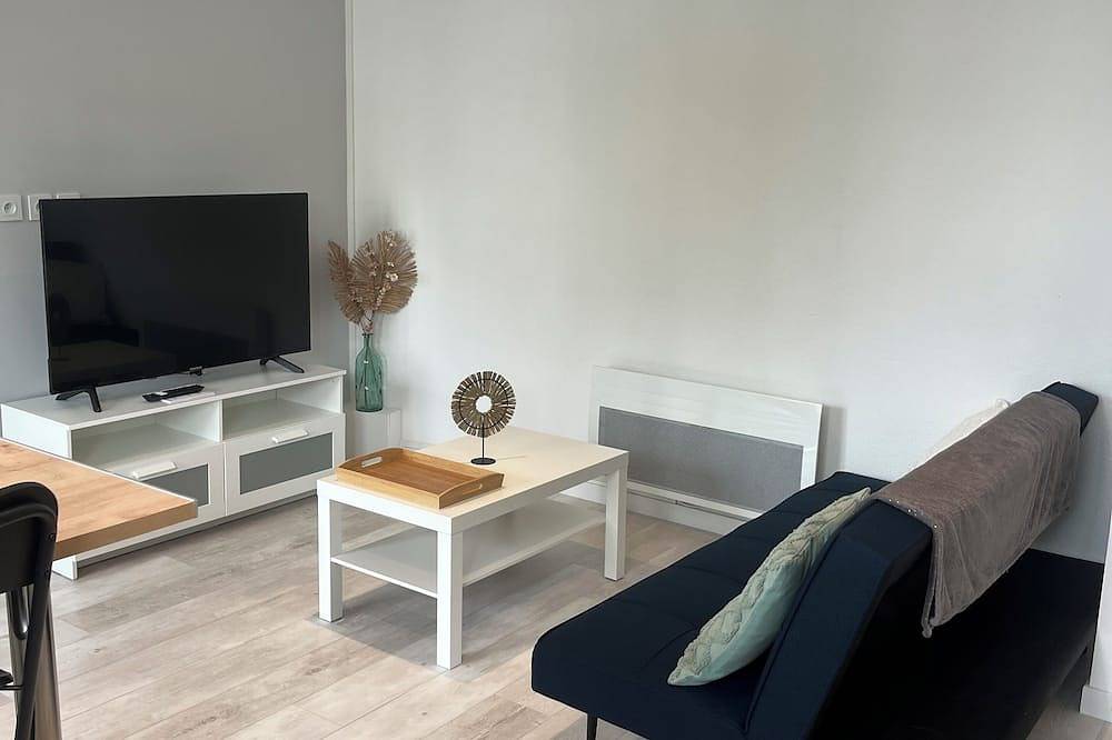 Appartement entier, T2 tout confort entièrement rénové à proximité de paris. in Livry-Gargan, Seine-Saint-Denis
