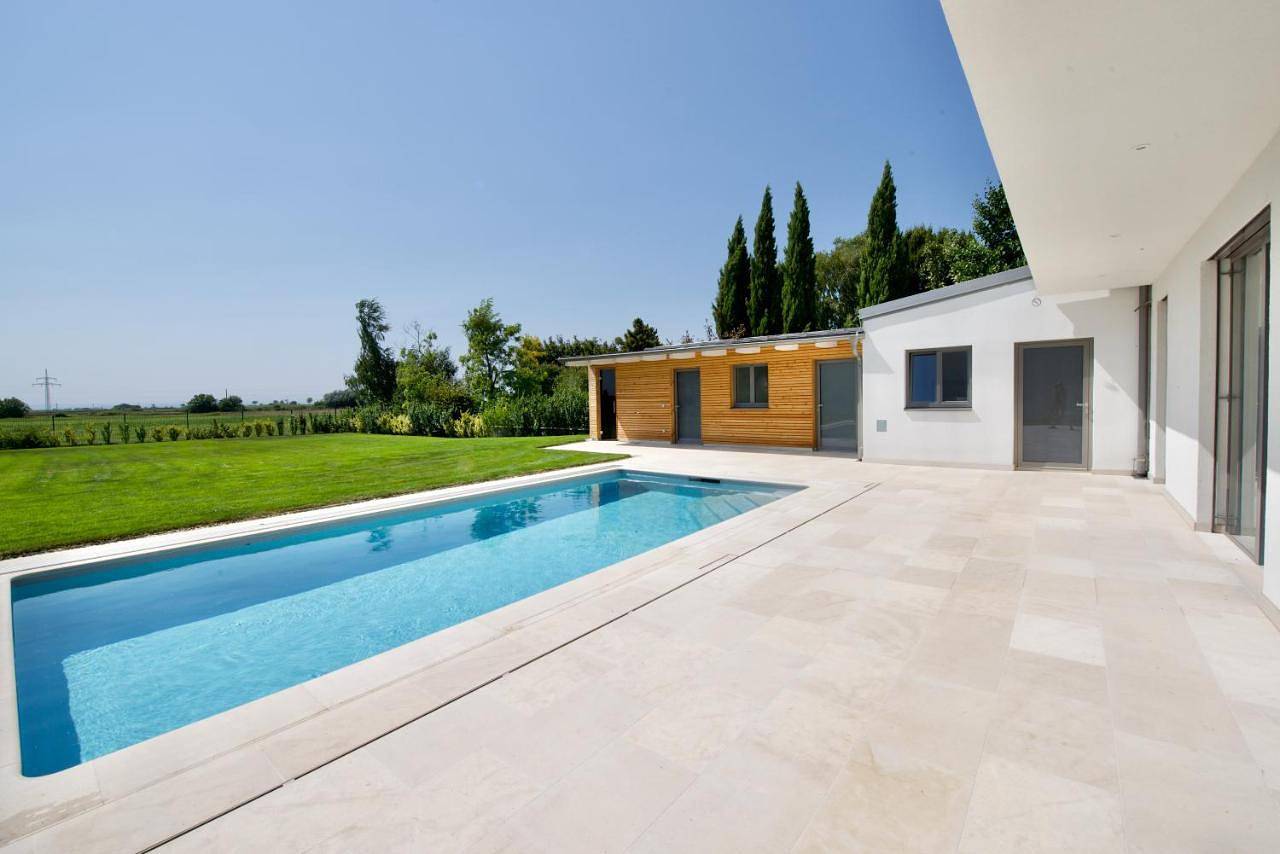 Villa 60, luxuriöse Villa mit Pool, Sauna und großem Garten in Gols, Neusiedlersee-Hügelland