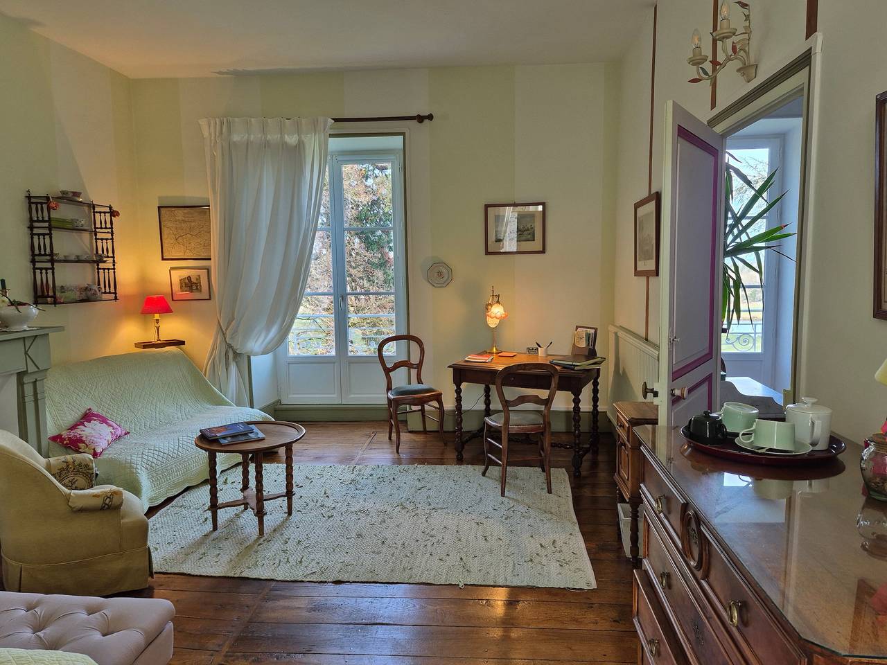 Chambre d’hôtes 'Chambre Minane' avec vue sur le parc, les étangs et la Nature à perte de vue,  WIFI in Royères, Région de Limoges