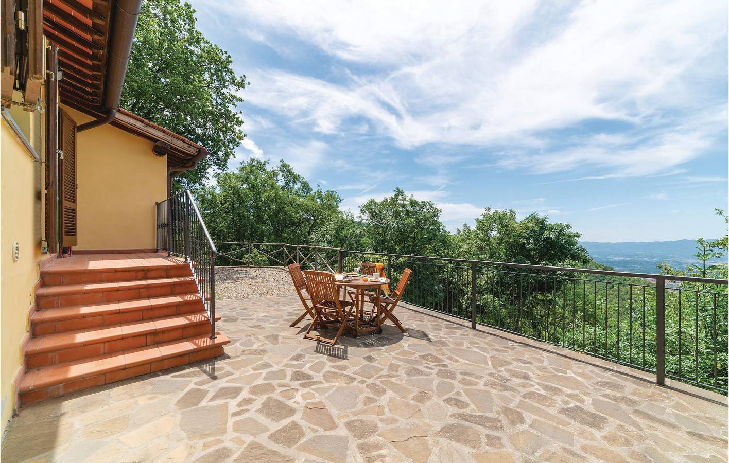 Ganze Ferienwohnung, Sommeraufenthalt: Pool, Parkplatz & WiFi in Loro Ciuffenna, Valdarno