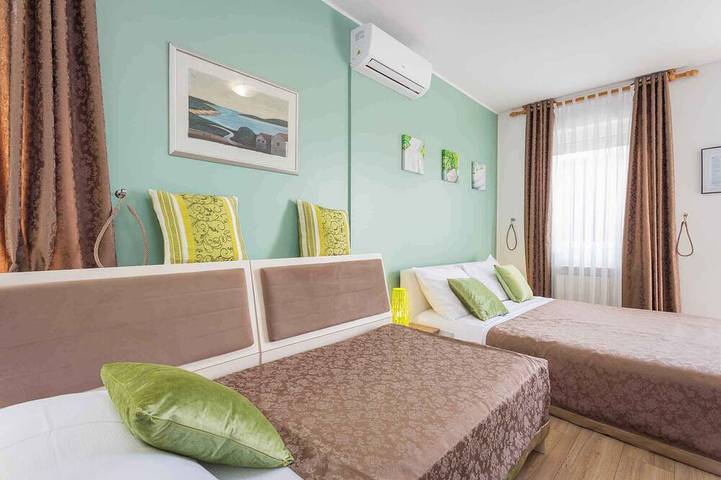 Villa with swimming pool, barbecue terrace and billiards in Pula-Medulin, Pula