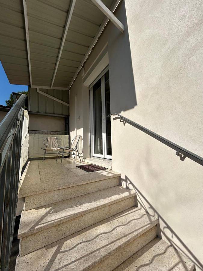 Gîte pour 2 personnes, avec Terrasse à Montfaucon (France) - 4