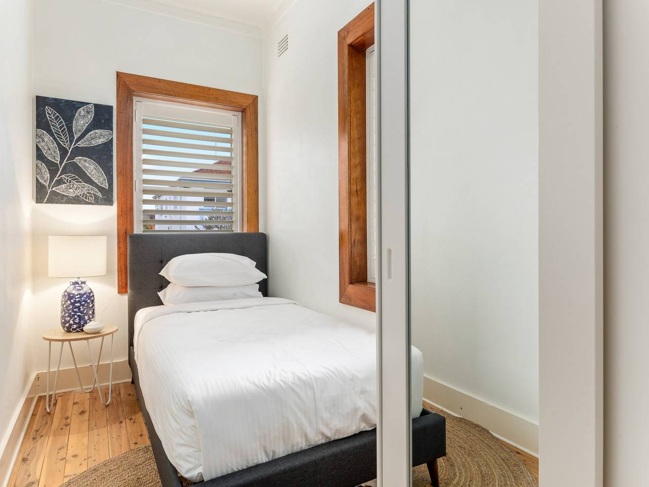 Appartement entier, Vivre en bord de mer dans un appartement moderne de 2 chambres in Bondi Beach, Sydney