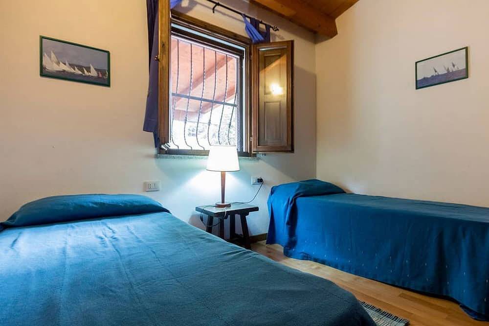 Villa para 8/10 personas, vista al mar, 4 dormitorios, 2 baños, amplio jardín privado in Mercuri, Isla de Sant'Antioco