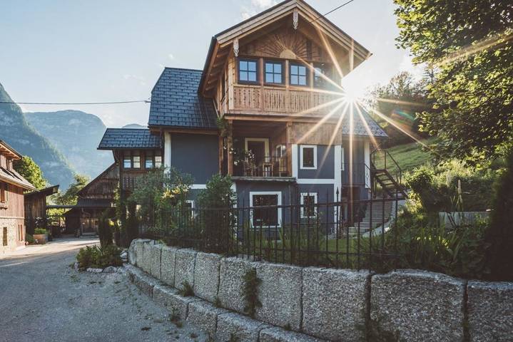 Ferienwohnung für 3 Personen, mit Balkon und Terrasse sowie Garten und Ausblick in Obertraun