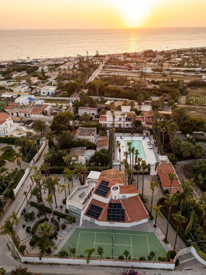 Villa per 10 persone, con panorama e piscina, con animali domestici a Marsala