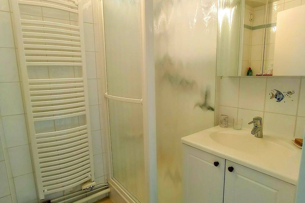 Entire apartment, Studio cabin, sleeps 4, on the Sainte Cécile esplanade in Sainte Cécile Plage, Camiers