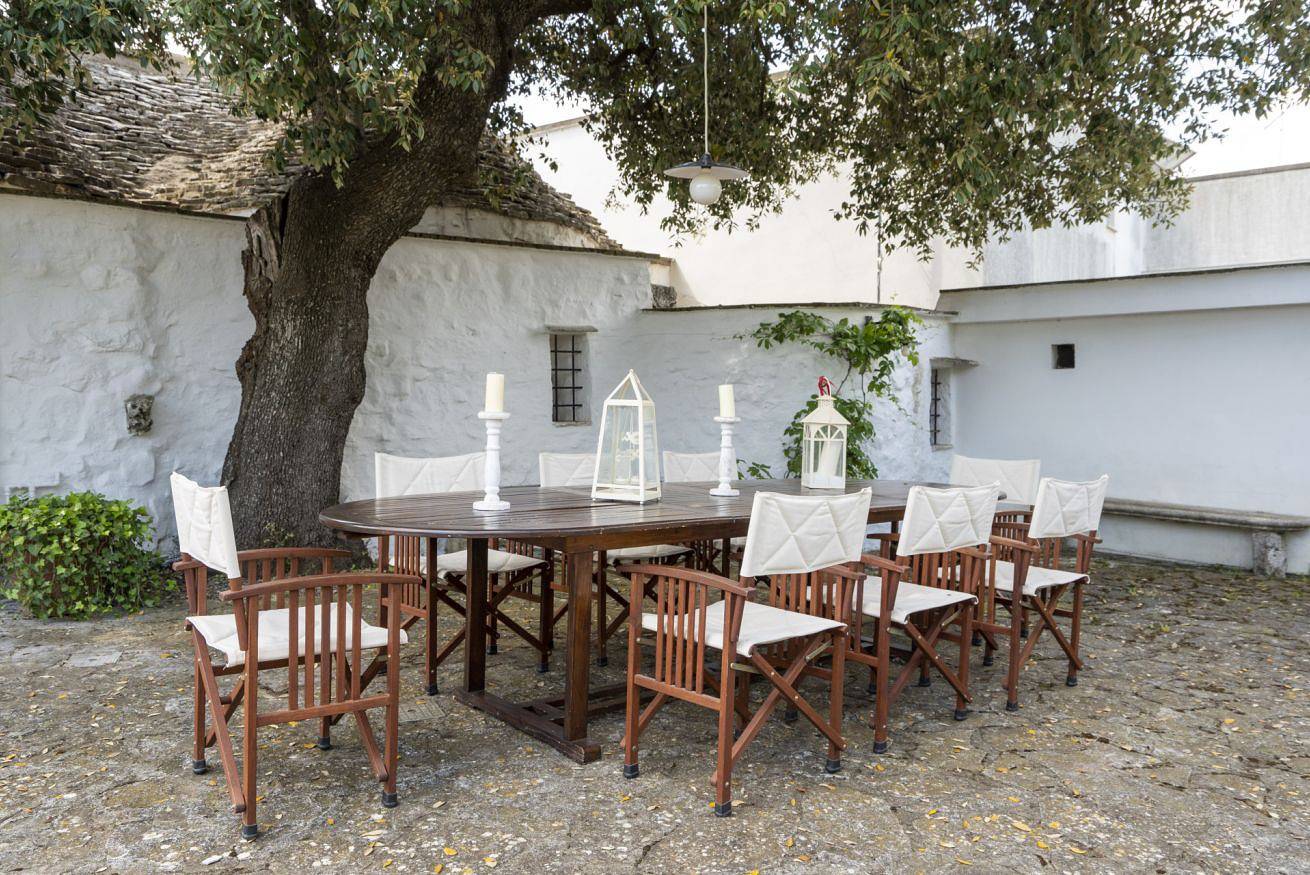 Appartamento intero, Trullo La Vecchia Elce con giardino in Locorotondo, Provincia di Taranto