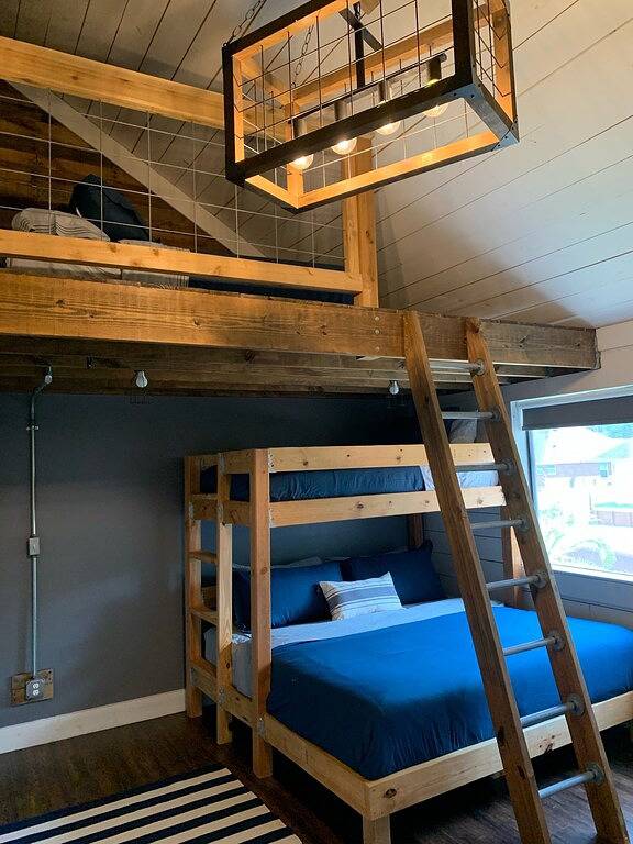 Vacation House for 12 Guests in Lake Conroe, Texas