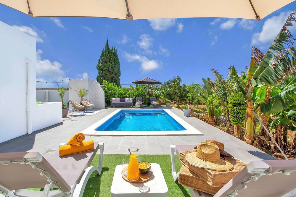 Heated private pool in La Hidalga, Arafo region