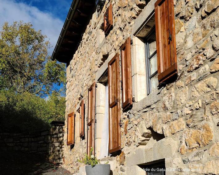 Gîte pour 4 personnes, avec jardin à Gatuzières