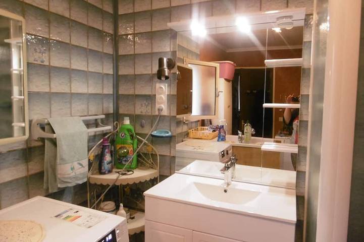 Gîte pour 4 personnes, avec terrasse ainsi que jardin et jacuzzi à Villars-les-Dombes - 4