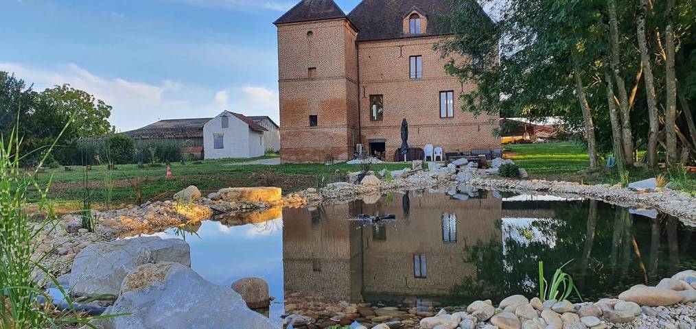 Gîte pour 12 personnes, avec Terrasse et Jardin dans Jallanges