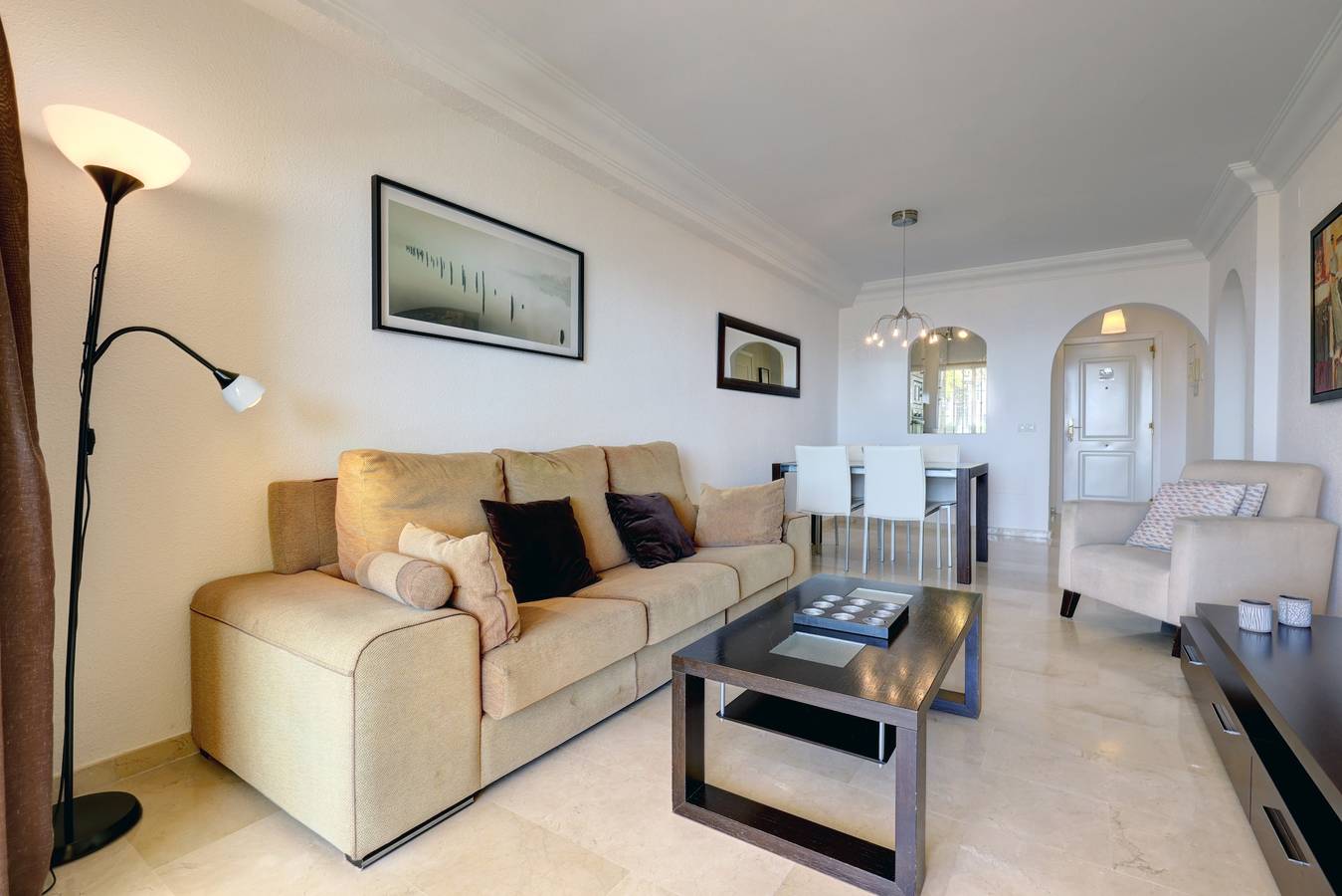 Appartement entier, Grand appartement de vacances 'Puerto Alto' avec vue mer, piscine partagée et Wi-Fi in Puerto Deportivo de Estepona, Estepona