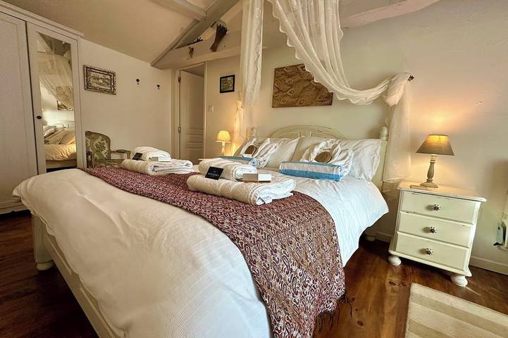 Gîte pour 4 personnes, avec piscine ainsi que jardin et jacuzzi à Gourgé - 4