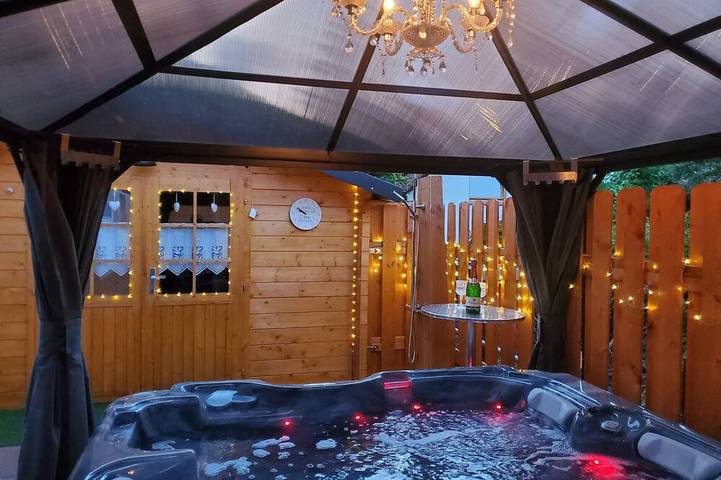 Ferienwohnung für 5 Personen, mit Garten und Whirlpool sowie Terrasse und Sauna in Naturpark Lahn-Dill-Bergland